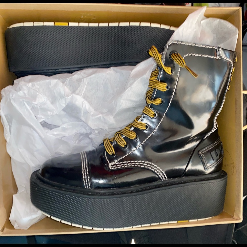 DIESEL D-cage Boots 100% Calf Leather Women Size 6. Cute!